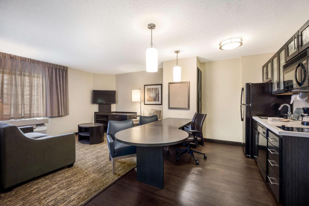 Sonesta Simply Suites Denver West Federal Center Lakewood Bagian luar foto